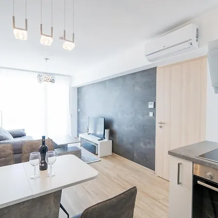 Apartament Csenge *